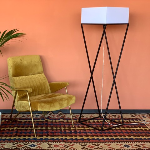 Minimalistische moderne Stehlampe für Wohnzimmer aus Eisen Dubai Aktion