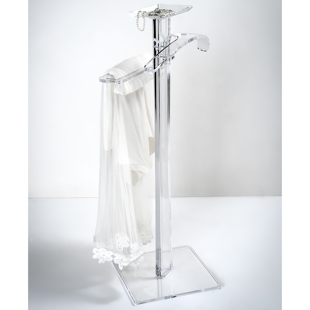  Bernardo: Design-Kleiderständer aus transparentem Plexiglas



