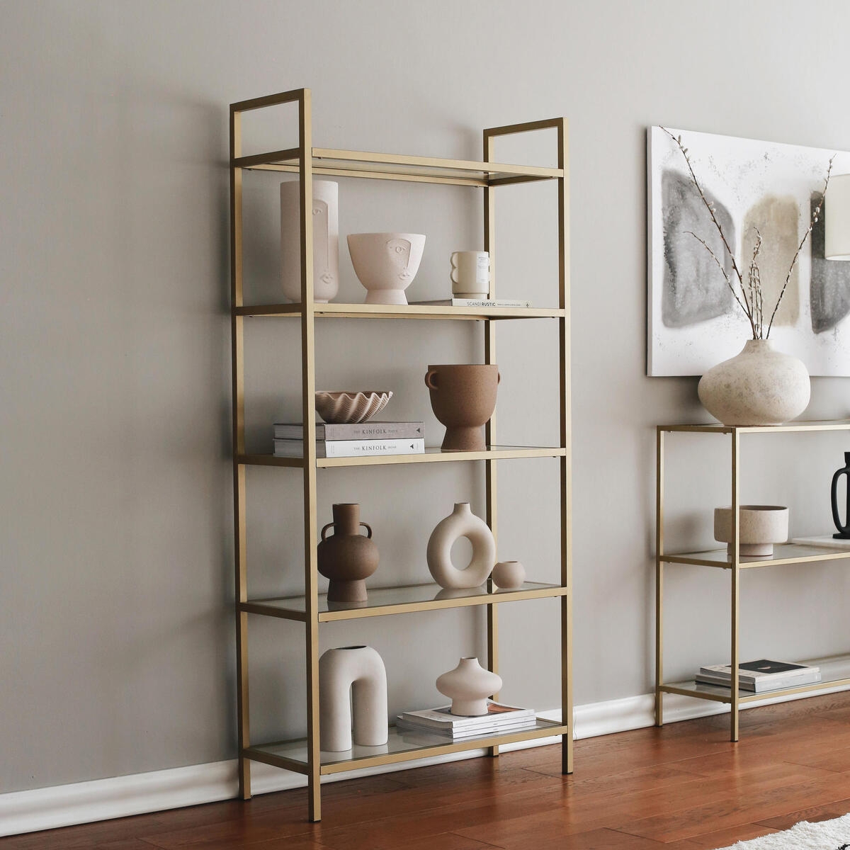 Wandregal h165cm aus goldenem Metall und Glasregalen Lola Tall