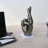Skulptur Harz Metalleffekt gekreuzte Finger moderne Statue Aira Verkauf