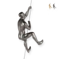 Wandskulptur aus Kunstharz Kletterer mit Metalleffekt Design Vero-M Aktion
