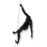 Wandskulptur im lackiertem Harz moderne Kletterer-Statuette Bata-L Angebot