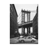 Leinwanddruck Schwarz-Weiß By the Manhattan Bridge Gasoline Images Angebot