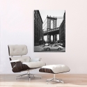 Leinwanddruck Schwarz-Weiß By the Manhattan Bridge Gasoline Images Sales