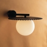 Vintage-Wandleuchte aus Metall mit rundem, weißem Glasdiffusor Chaplin AP Sales