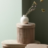 Moderne Designer-Vase Kugelform mit Flaschenhals aus Porzellan Althea Angebot
