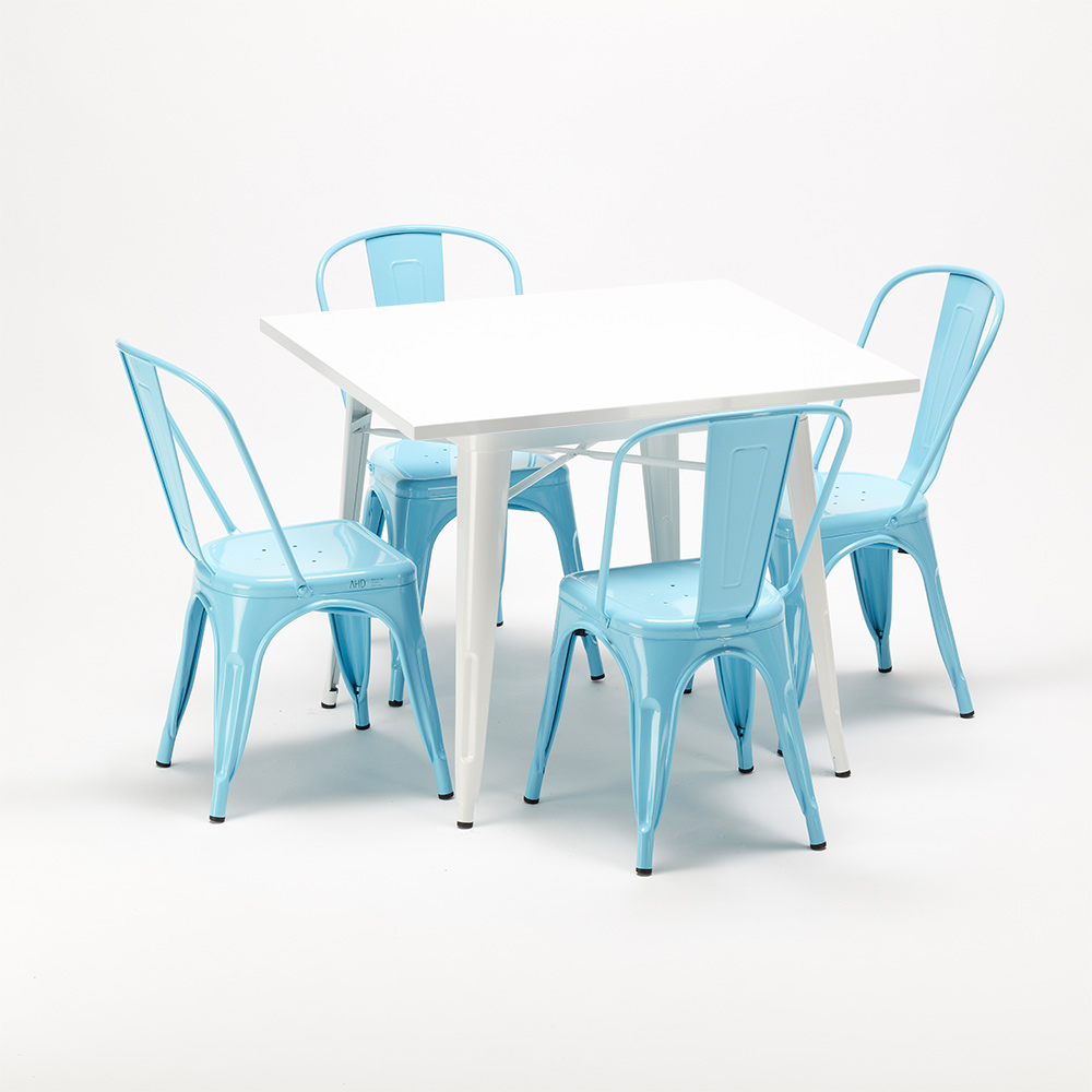 Set Aus Metallstühlen Im Tolix-Stil Und Quadratischem Tisch Im Industriedesign Harlem