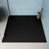 Quadratische Duschwanne 90x90 bodenbündig im modernen Bad aus Harz Stone 