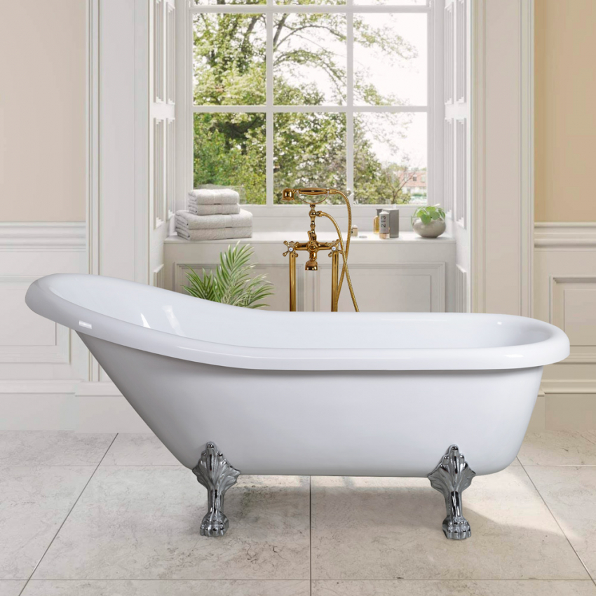 Freistehende Badewanne mit Retro-Füßen im französischen Vintage-Stil Maiorca