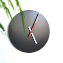 Schwarze, moderne, runde Wanduhr im minimalistischen Design Trendy