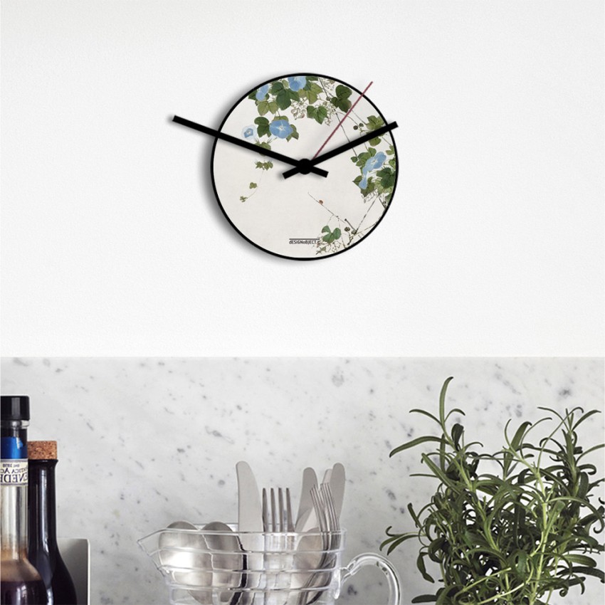 Kleiner runder Wanduhr im modernen Design Natur Blaue Blumen Aktion Kleiner runder Wanduhr im modernen Design Natur Blaue Blumen Aktion